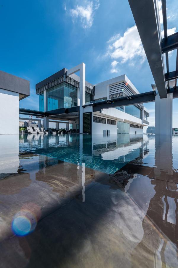 Naki Suites @ Silvertown Phnom Penh Exterior photo