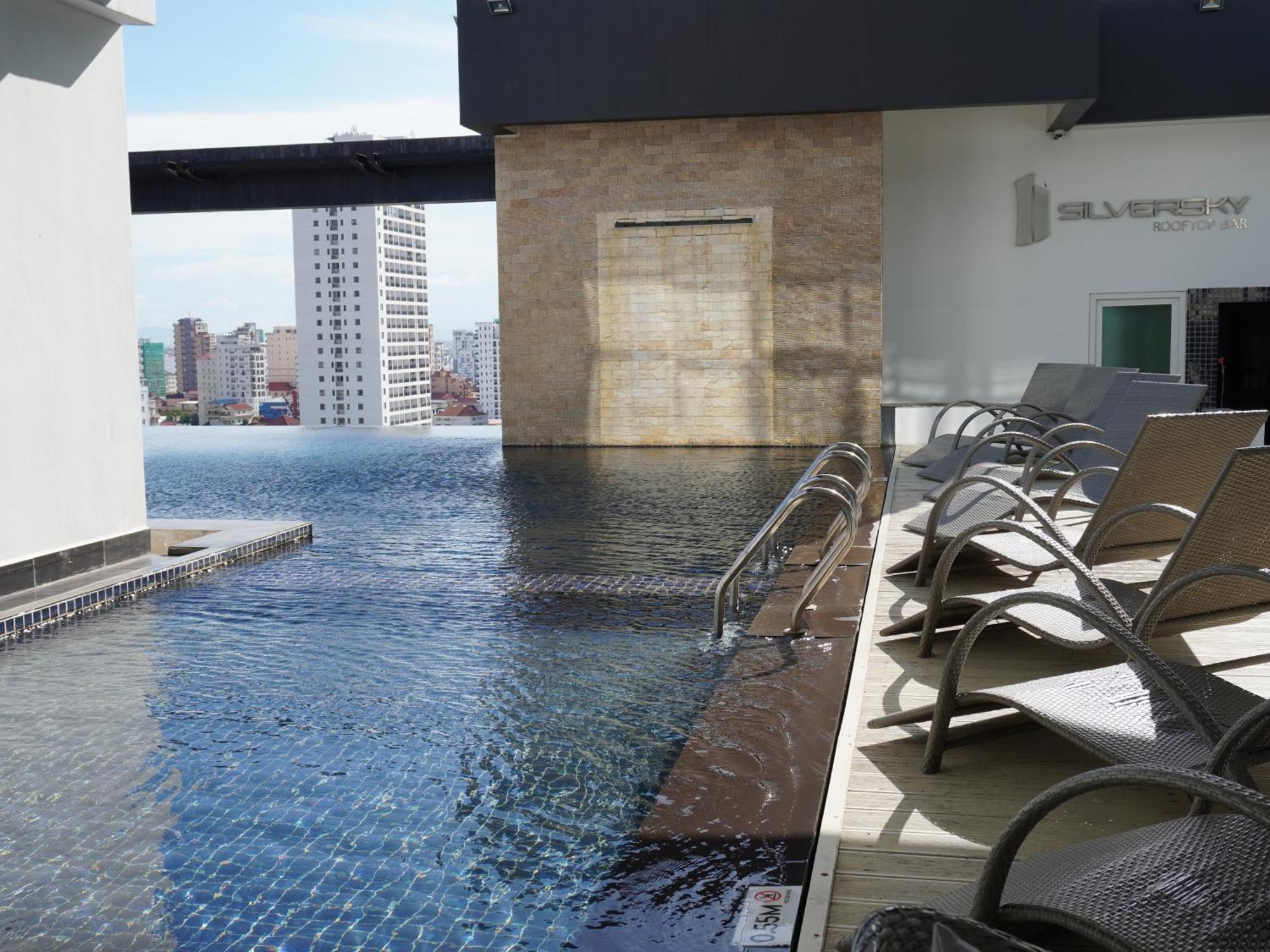 Naki Suites @ Silvertown Phnom Penh Exterior photo